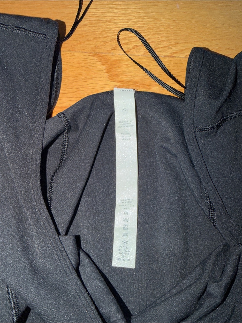 lululemon athletica Lululemon Black Align Cropped V-Neck Short Sleeve Size 2 - Picture 4 of 6